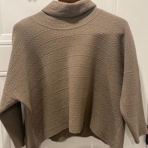 Perfect condition wool blend sweater 3/4 sleeve fits baggy.